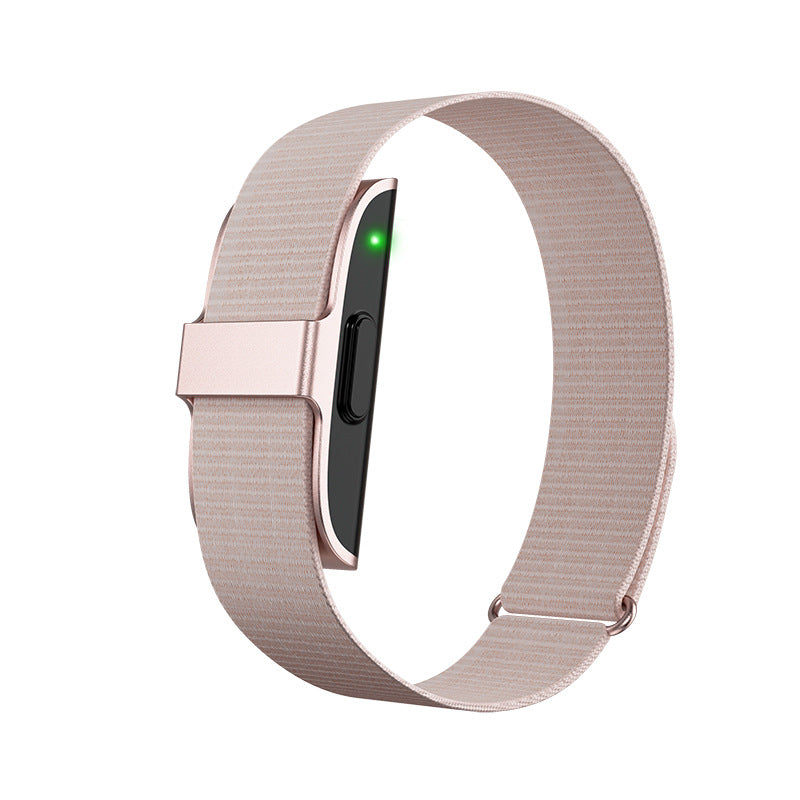 Smart Bracelet with Heart Rate and Temperature Monitoring