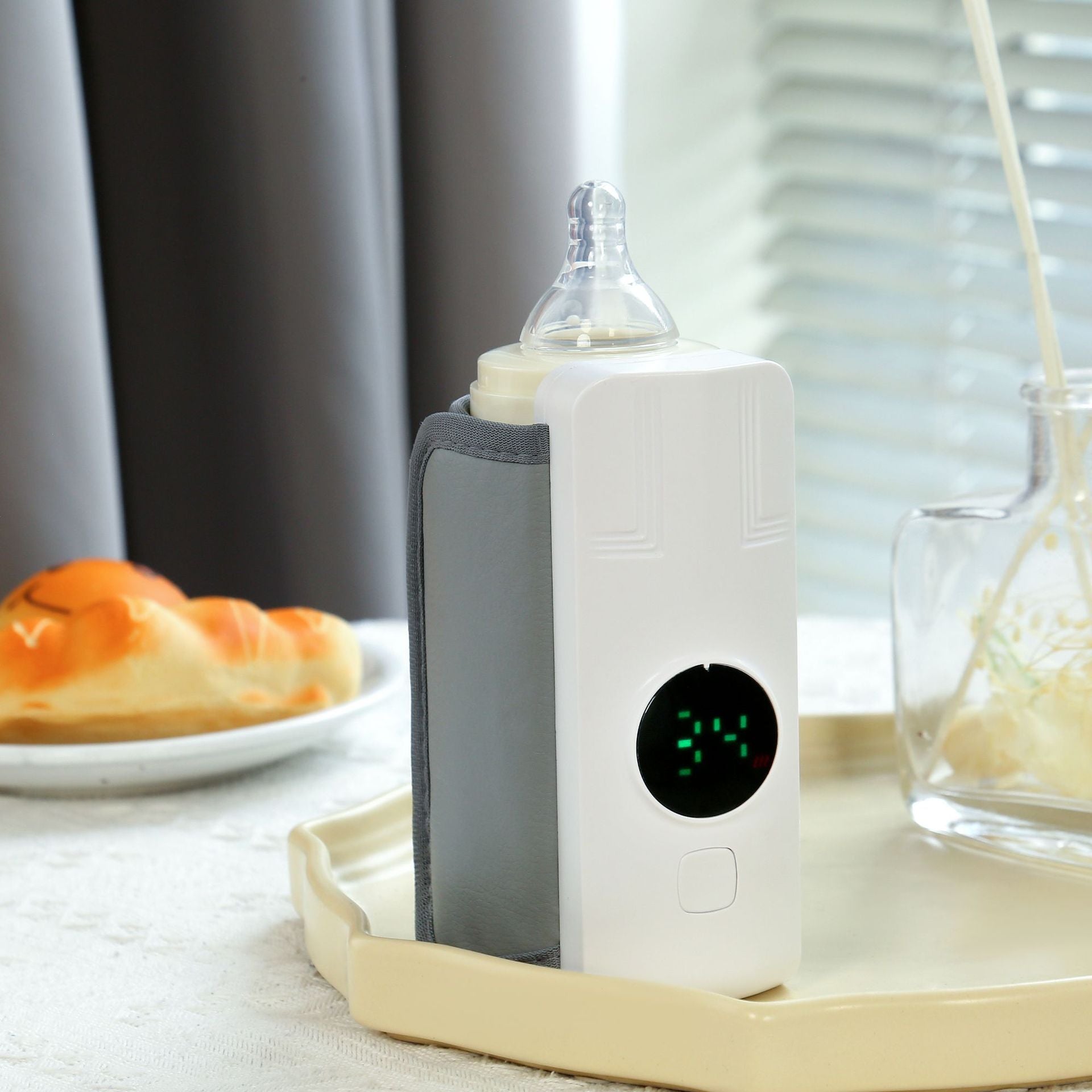 Portable rechargeable constant temperature bottle warmer