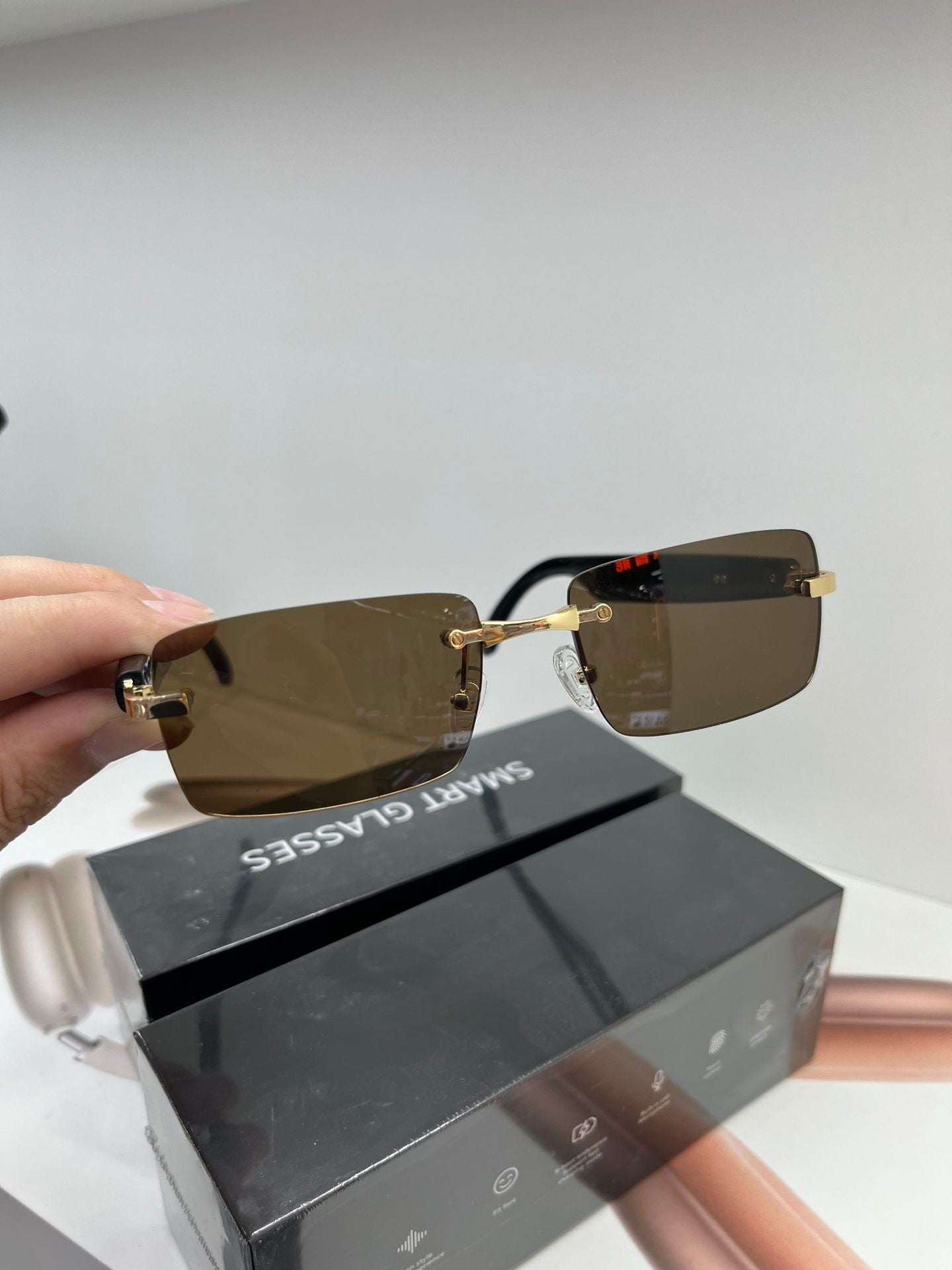 Intelligent Translation Glasses