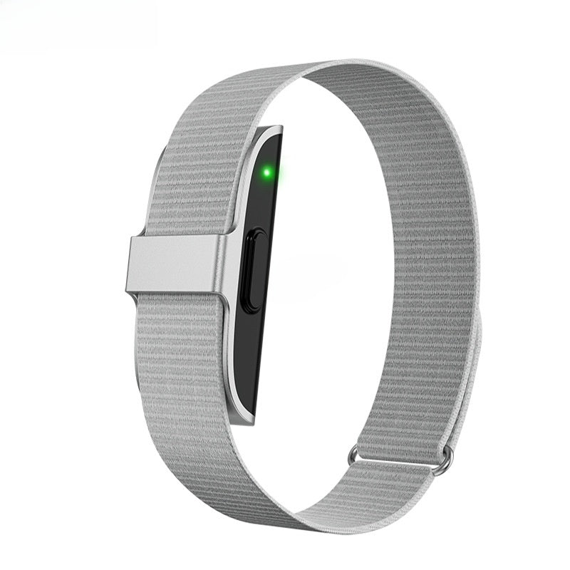 Smart Bracelet with Heart Rate and Temperature Monitoring